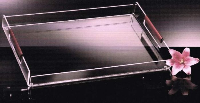 Servire a tavola, lo stile del plexiglass